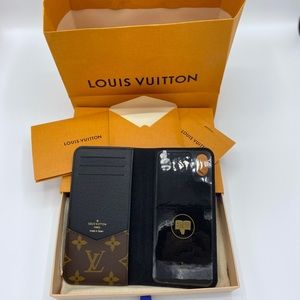 Louis Vuitton XS Max Folio